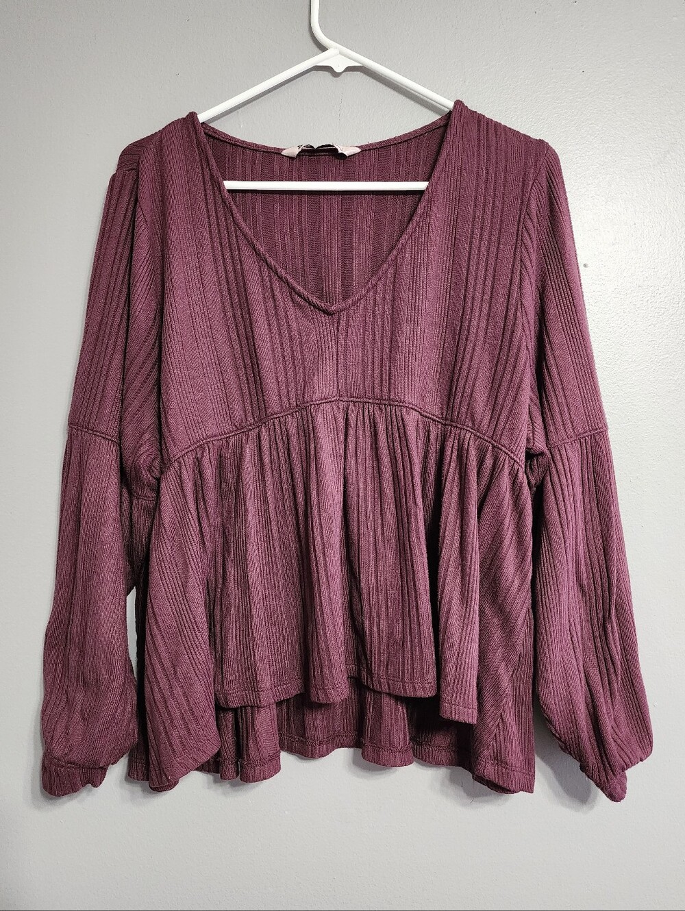 SO Plum Ribbed V-Neck Peplum Top